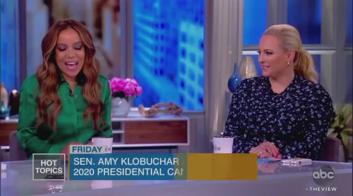 'The View' slams Warren for dissing Fox News