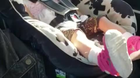 Funny babies - falling asleep.