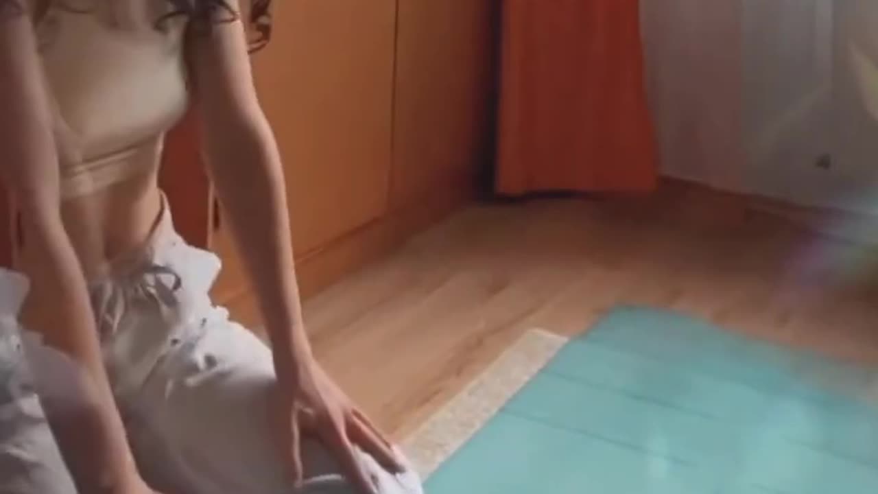 🧘‍♀️ 2-Minute Relaxing Yoga at Home for Instant Stress Relief 🏡