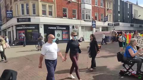 Anti covid passports Protest Bedford. 17th September. Meets angry mask wanker midget