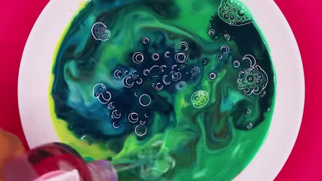 Have a look at science in action! 😍😱💯