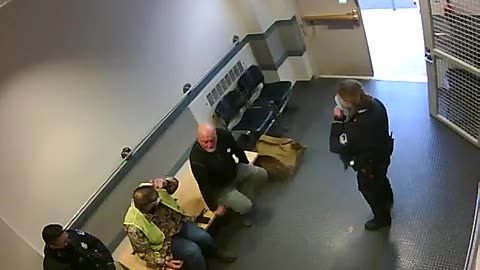 1657HQOB02PrisonerProcessingLobby_2021-01-06_16h20min00s697ms.mp4