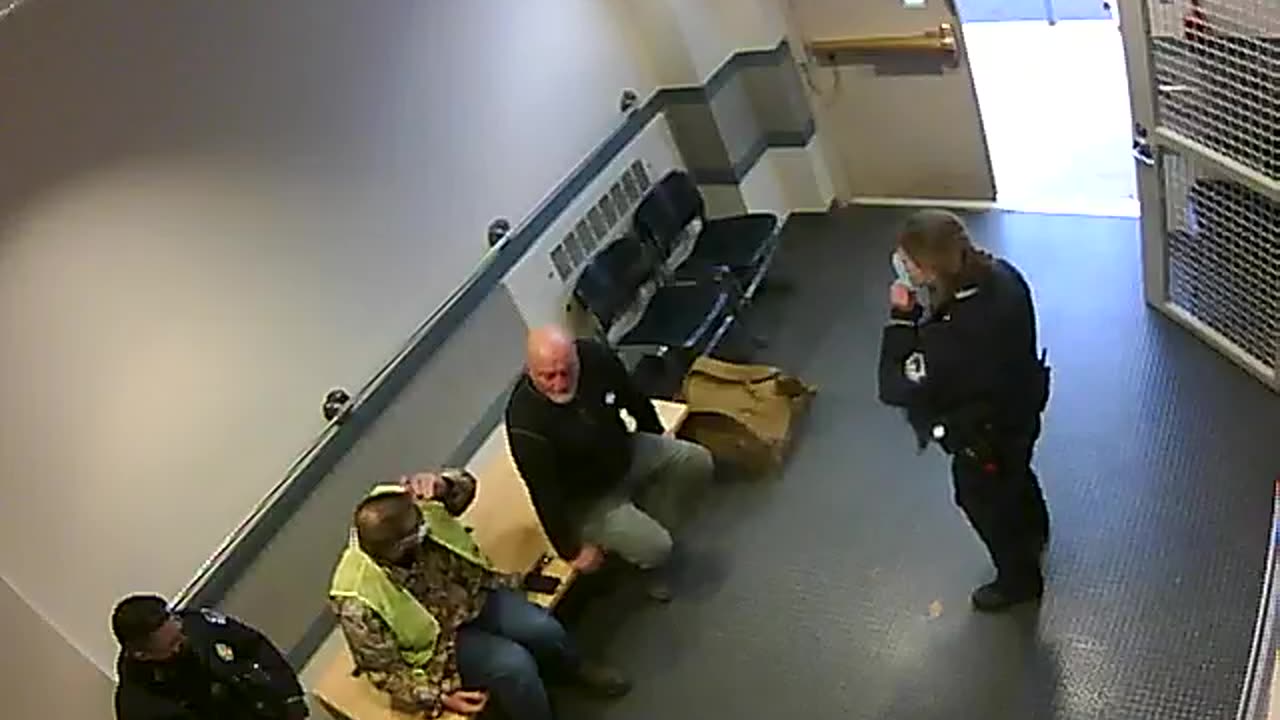 1657HQOB02PrisonerProcessingLobby_2021-01-06_16h20min00s697ms.mp4