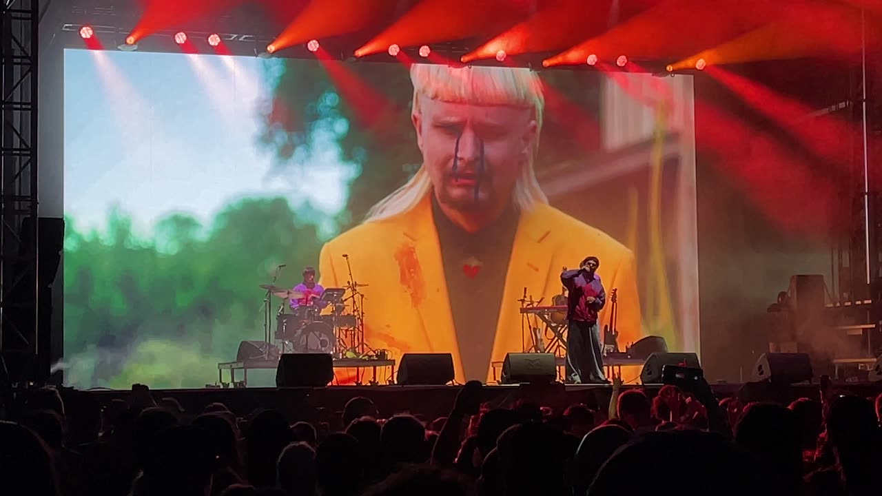 Oliver Tree - Cowboys Don't Cry | live at Riot Fest 2024