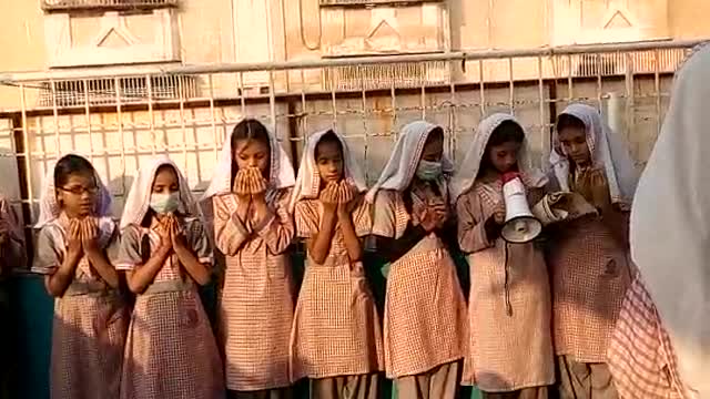 Little girls are praying in school