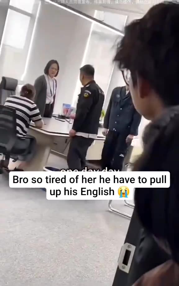 Bro so tired of there , he have to pull hip his English 😂