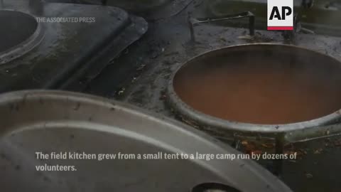 Field kitchen feeds military and civilians in Kyiv
