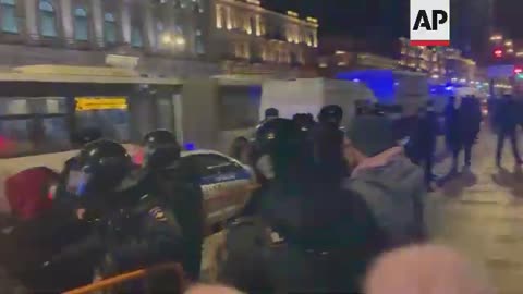 Arrests at anti-war in protest in St. Petersburg