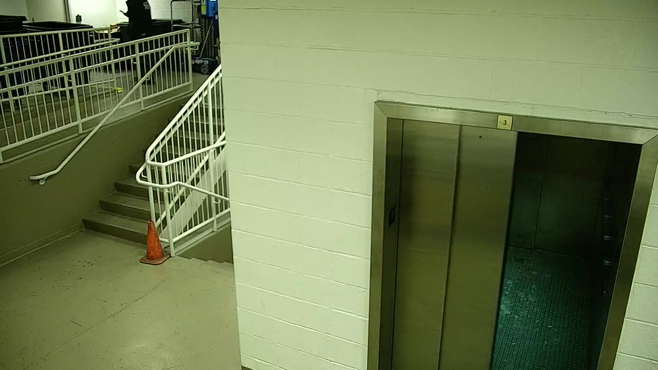 7110CVCULElevator#3Lobby_2021-01-06_07h20min01s180ms.mp4