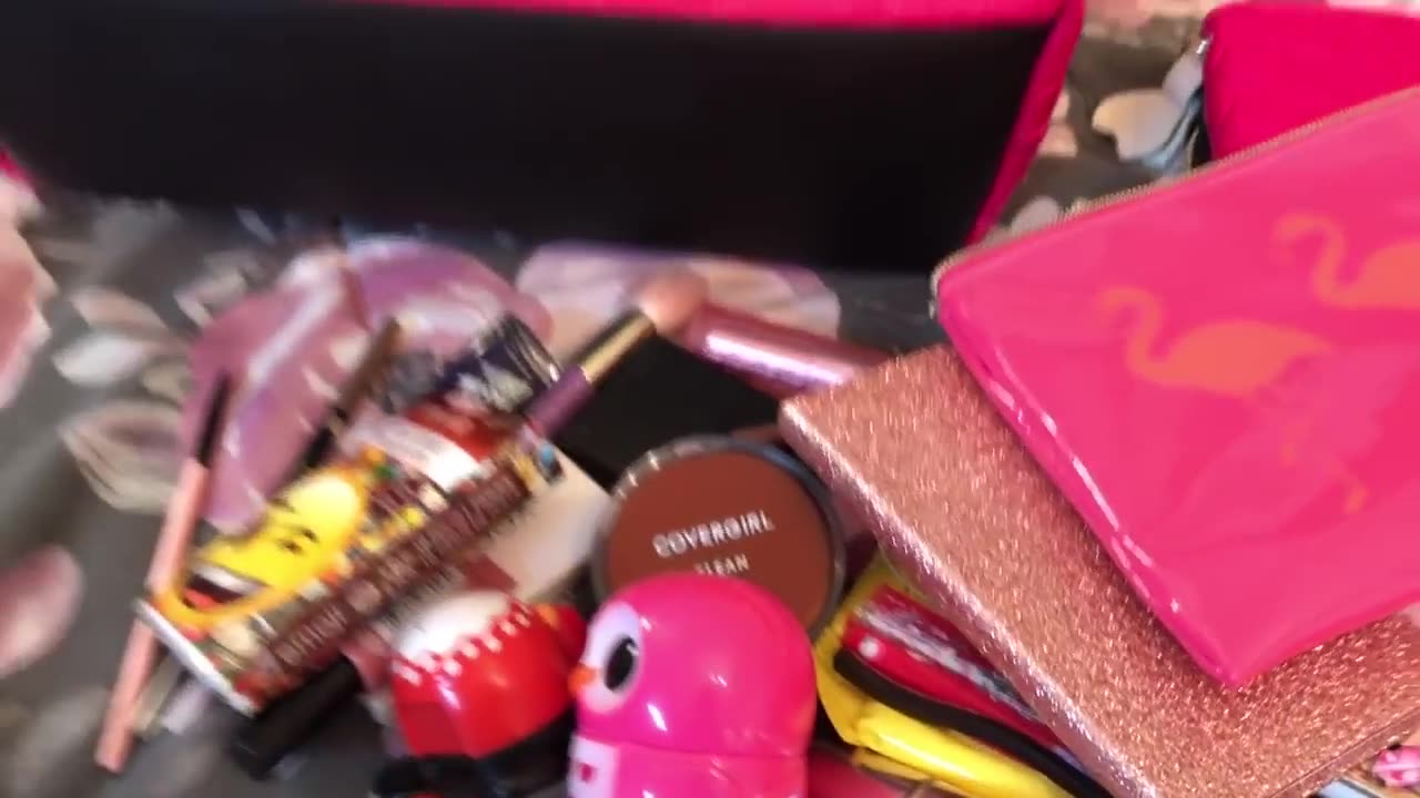 What's in my Betsey Johnson Pink Quilted Heart Satchel Bag?