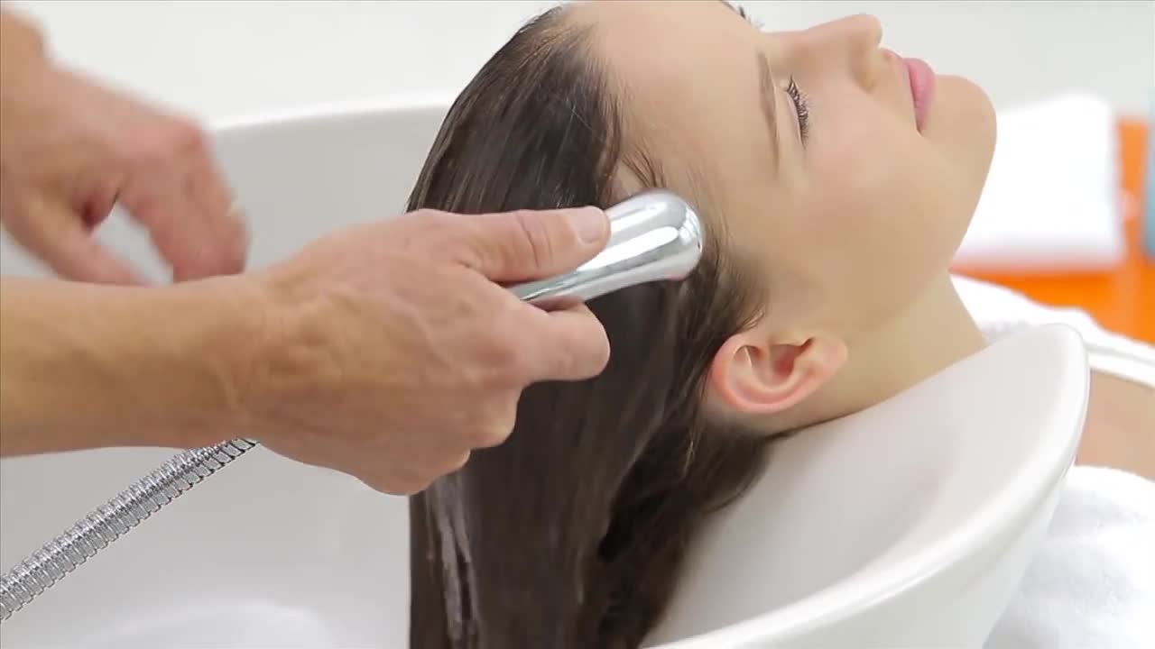 How To: Moroccanoil Clarifying Shampoo