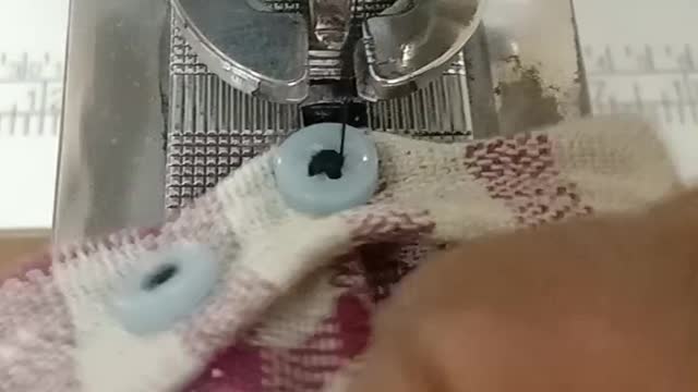 Button sewing machine