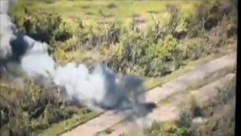 Russian column gets ambushed by Ukrainian forces