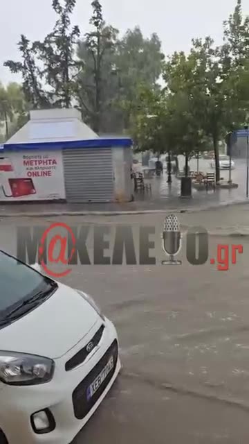 makeleio.gr - Ποτάμια οι δρόμοι στις Αχαρνές με 20 λεπτά βροχής