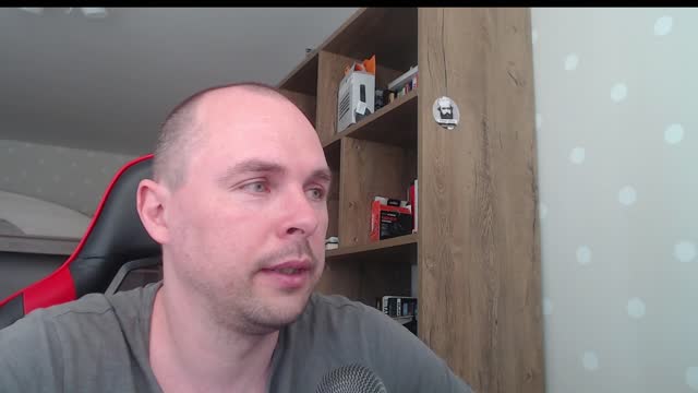 Nepaprastosios padėties kronikos: Pasaulis gražus tik mes išprotėję...