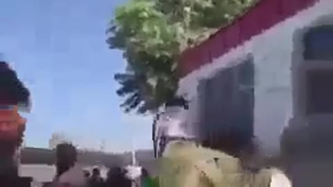 ⚠️Momentos después de la explosión junto a la puerta 'Abbey Gate' del aeropuerto de Kabul