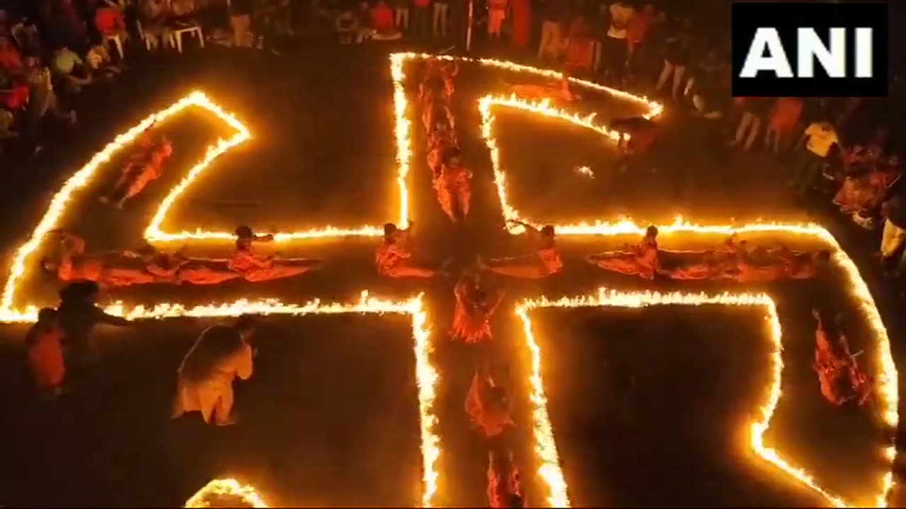 People performed 'Swastik raas' in Gujarat's Jamnagar as part of Navratri celebrations. (05.10)