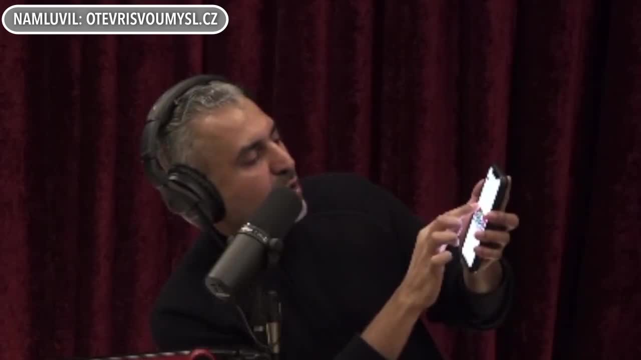 Host na podcastu Joe Rogana pouští šokující video o digitální měně (CZ DABING)