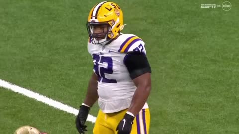 LSU DL Maason Smith injures himself while celebrating