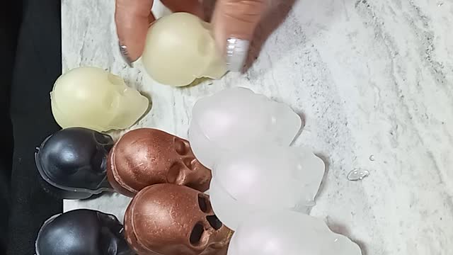 Skulls Epoxy Resin Intro (1)