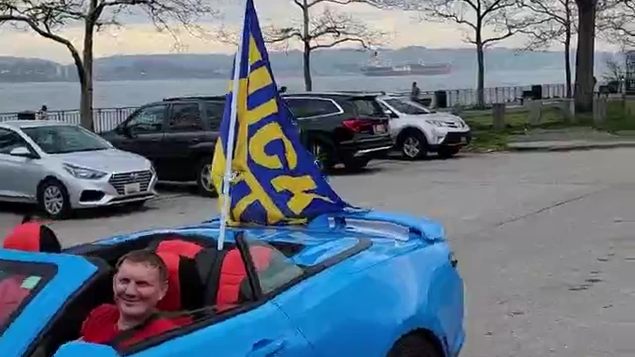 "Unforgettable Road Encounter: Two Friends from Kharkov and their Fascinating Car Flag"