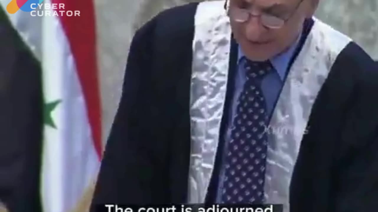 Saddam Hussein's Defiant Court Appearance 🏛️⚖️👨⚖️🇮🇶💪🎥