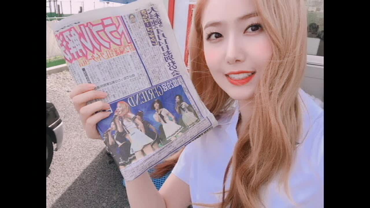 GFRIEND SinB Is A Blonde Barbie In New Selfies!