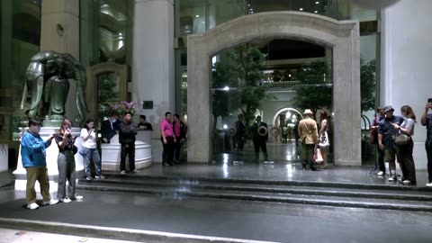 Video of Bangkok hotel where police say six found dead