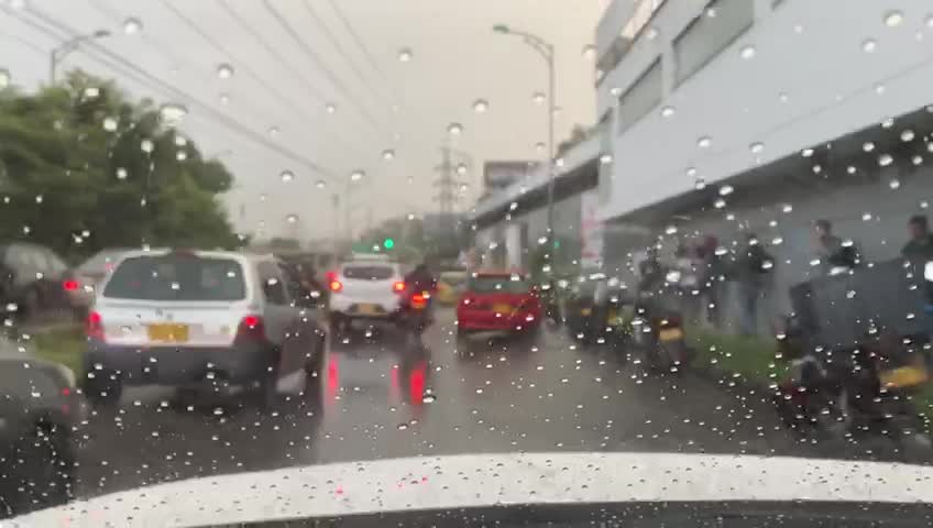 Fuertes lluvias dificultan la movilidad este lunes en Bucaramanga