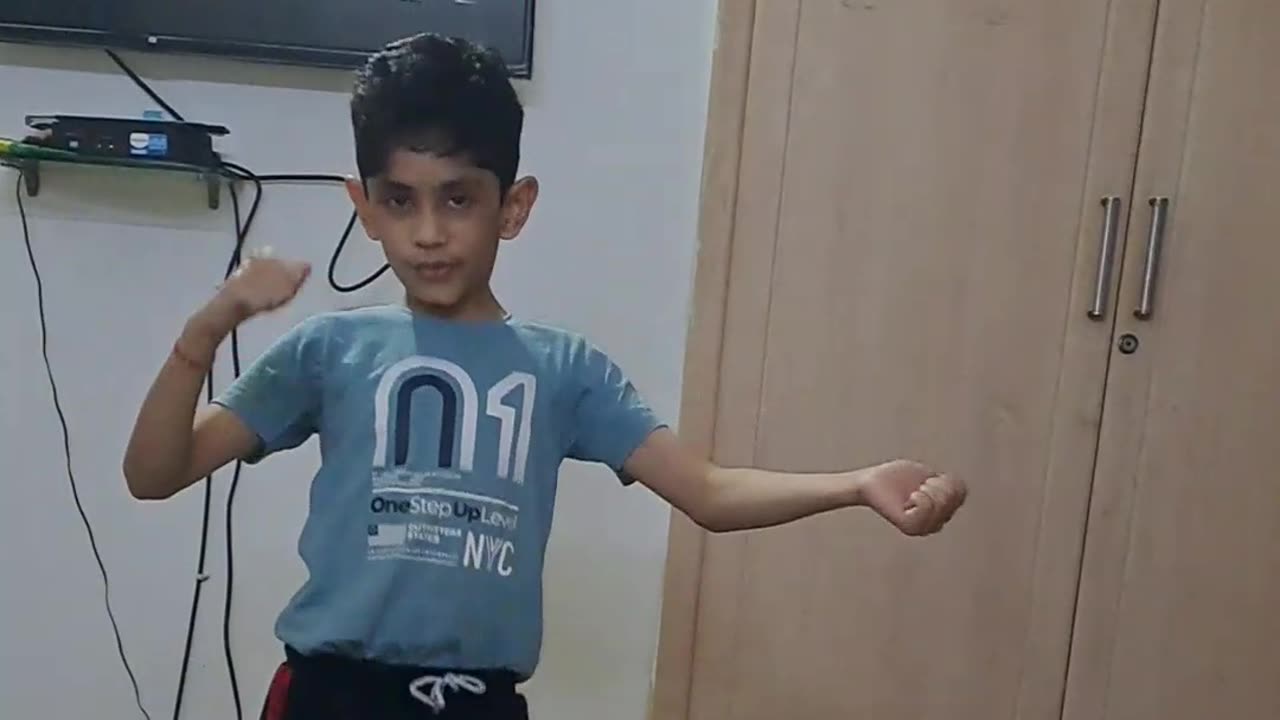 Cute kid funny dance video 😀🤣🤣🤣🤣