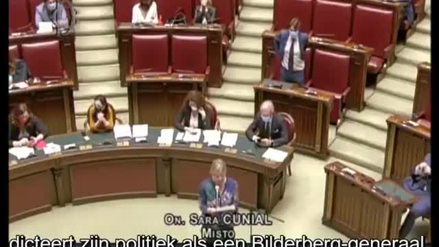 Dappere Sara Cunial gaat helemaal los in Italiaanse Tweede Kamer