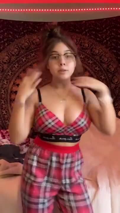 sexy girl tik tok, sexy tik toks, sexy tiktok, tik tok boom boom challenge, sexy women
