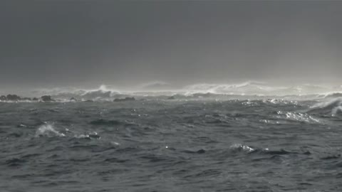 sea ​​in fury