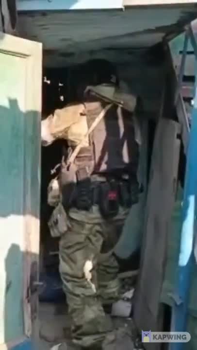 In the battles for residential areas of Mariupol, the Chechen military knock out the Azov Nazi