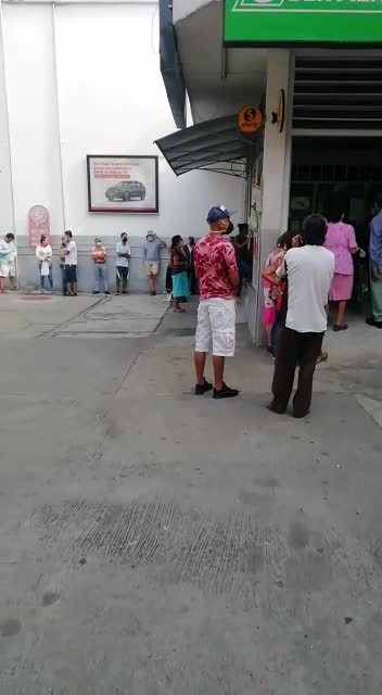 ‘Obligan a los adultos mayores a arriesgar su salud para reclamar ayudas en Bucaramanga’