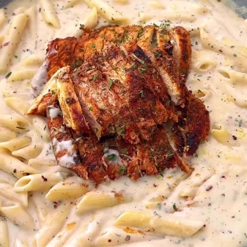"Perfect Harmony: The Irresistible Blend of Grilled Chicken and Creamy Alfredo Pasta"