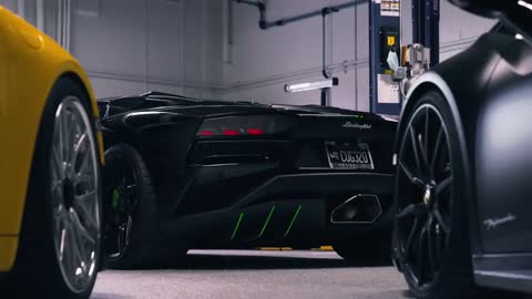 Flame Spitting Aventador S in [4K] (1)