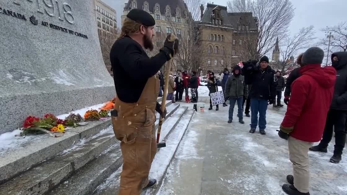 Ottawa Freedom Convoy - A veteran UNLOADS on CBC: "Get out of here!"