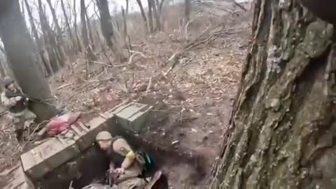 *Graphic* Wagner mercenary executes Ukrainian soldiers