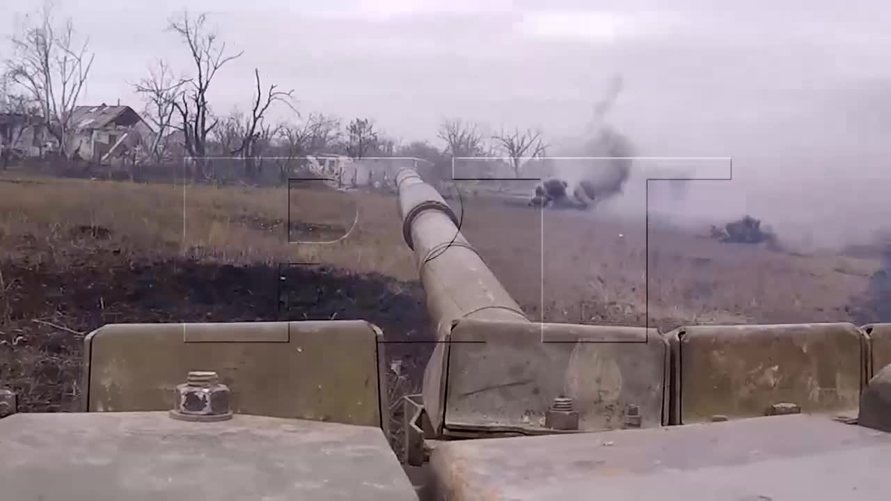 First-person footage of the battle of the 11th DNR tank regiment in Pervomayskoye