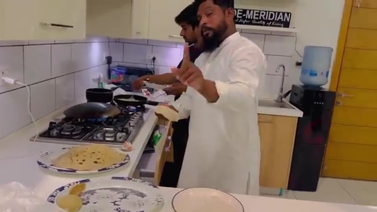 Islamabad Mein Rotiya Banani Par Gayi😂