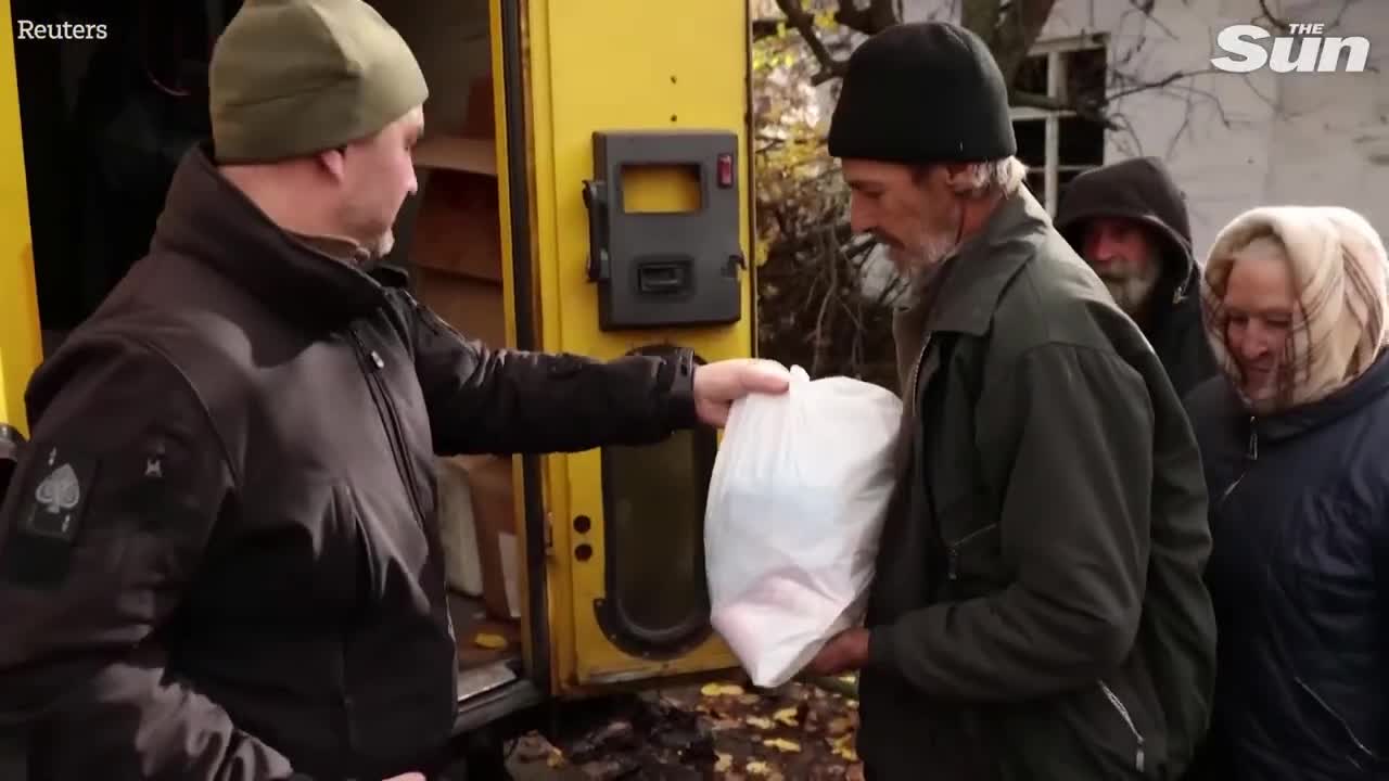 Ukrainian volunteers deliver aid to residents of retaken Donetsk town