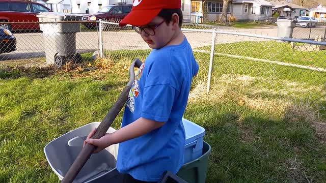 KIDDO'S CONTAINER GARDEN PT2 Shoveling Compost