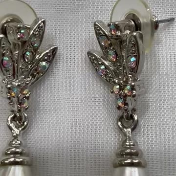 Silver Tone Drop Earrings. Made with Swarovski Crystals. Rare Find. Party. Event.
