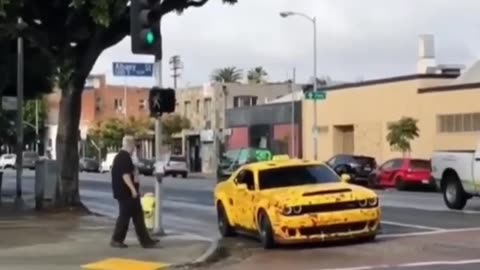 Idiot in car: Unbelievable Road Rage Caught on Camera