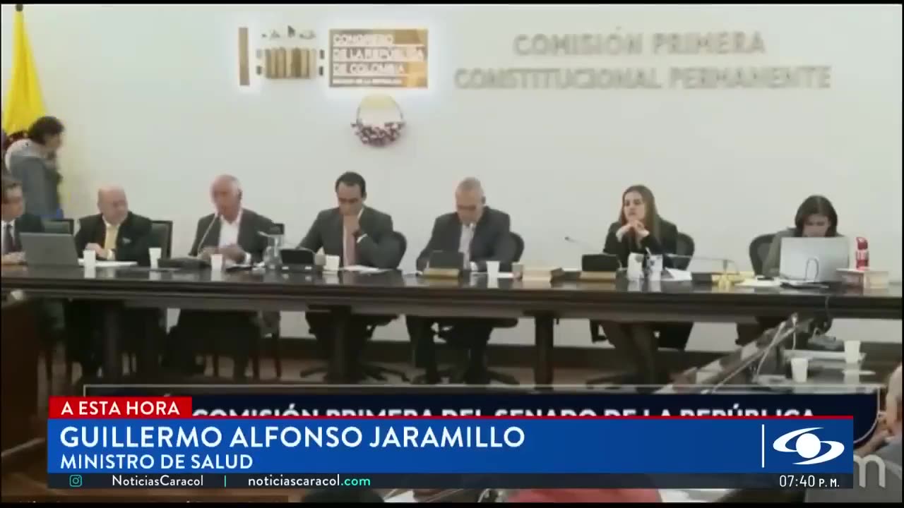 Ministro da Saúde da Colômbia danado - quem levou o líquido infame é uma experiência