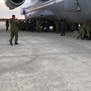 The Russian airforce… they are in lack of tow trucks 🫠