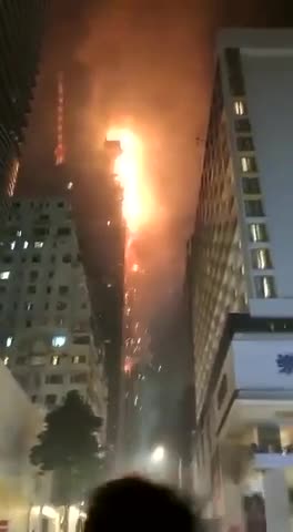 Skyscraper In Hong Kong on fire. 👀👀