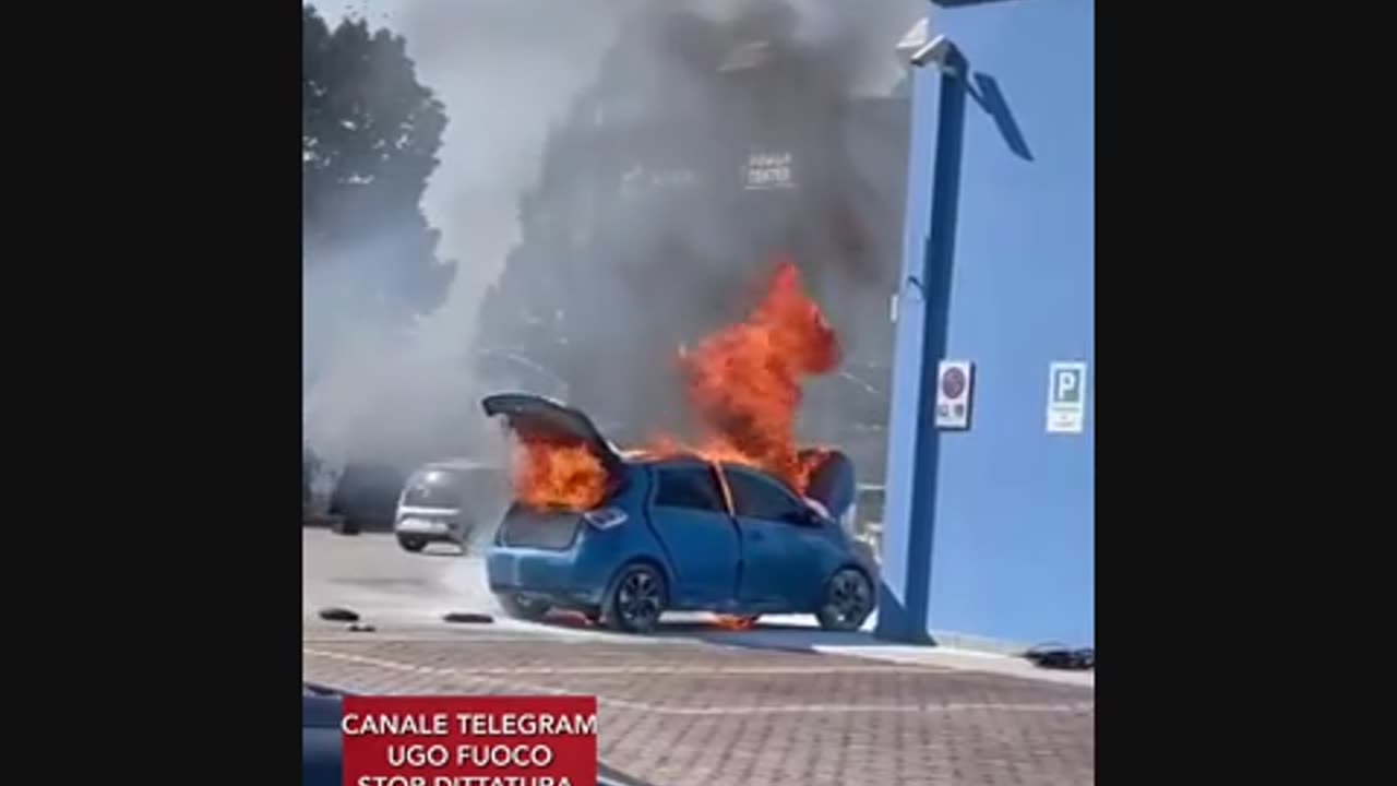 Esplode auto elettrica in provincia di Padova.