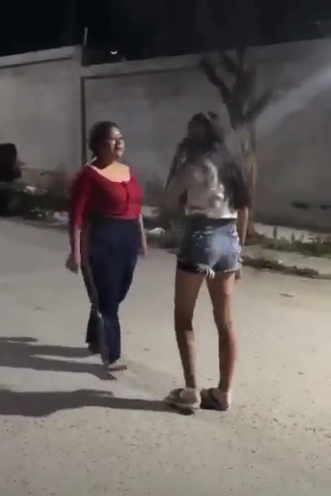 Madre golpea a su hija